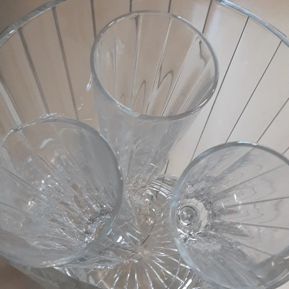Vintage crystal wine ice bucket with 3 wine glasses, excellent condition